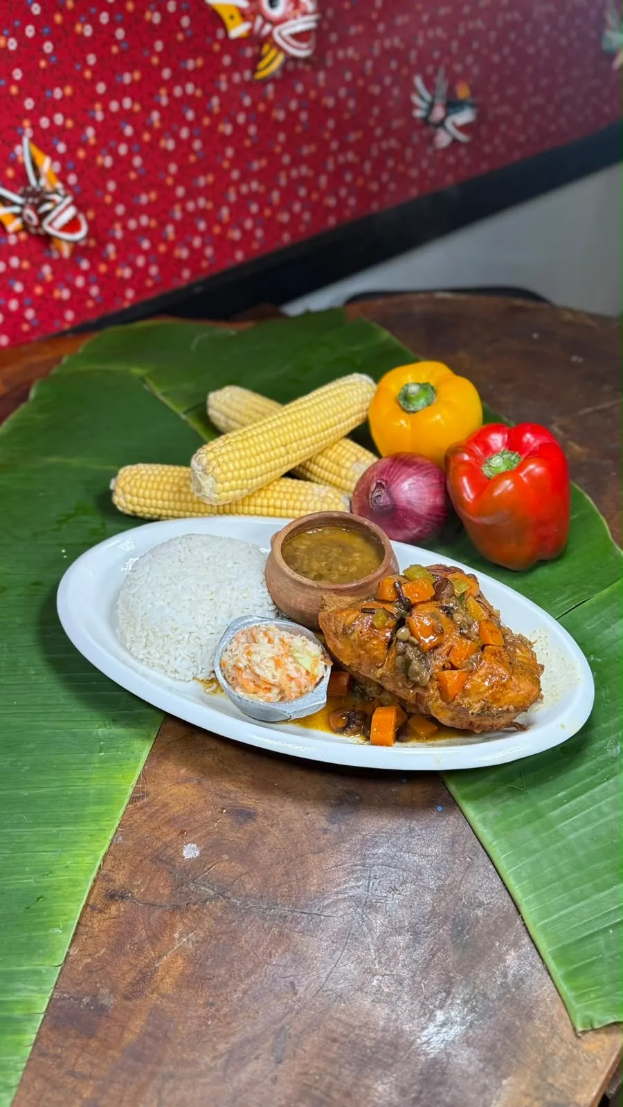Pollo guisado con arroz y menestra